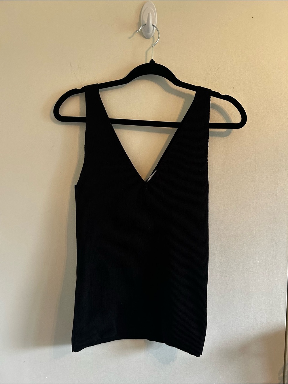 Reitmans Black V-Neck Ribbed Tank